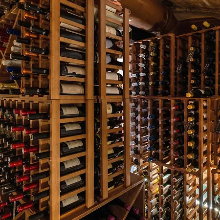 10gr Boutique & Wine Bar (adults Only) 5*